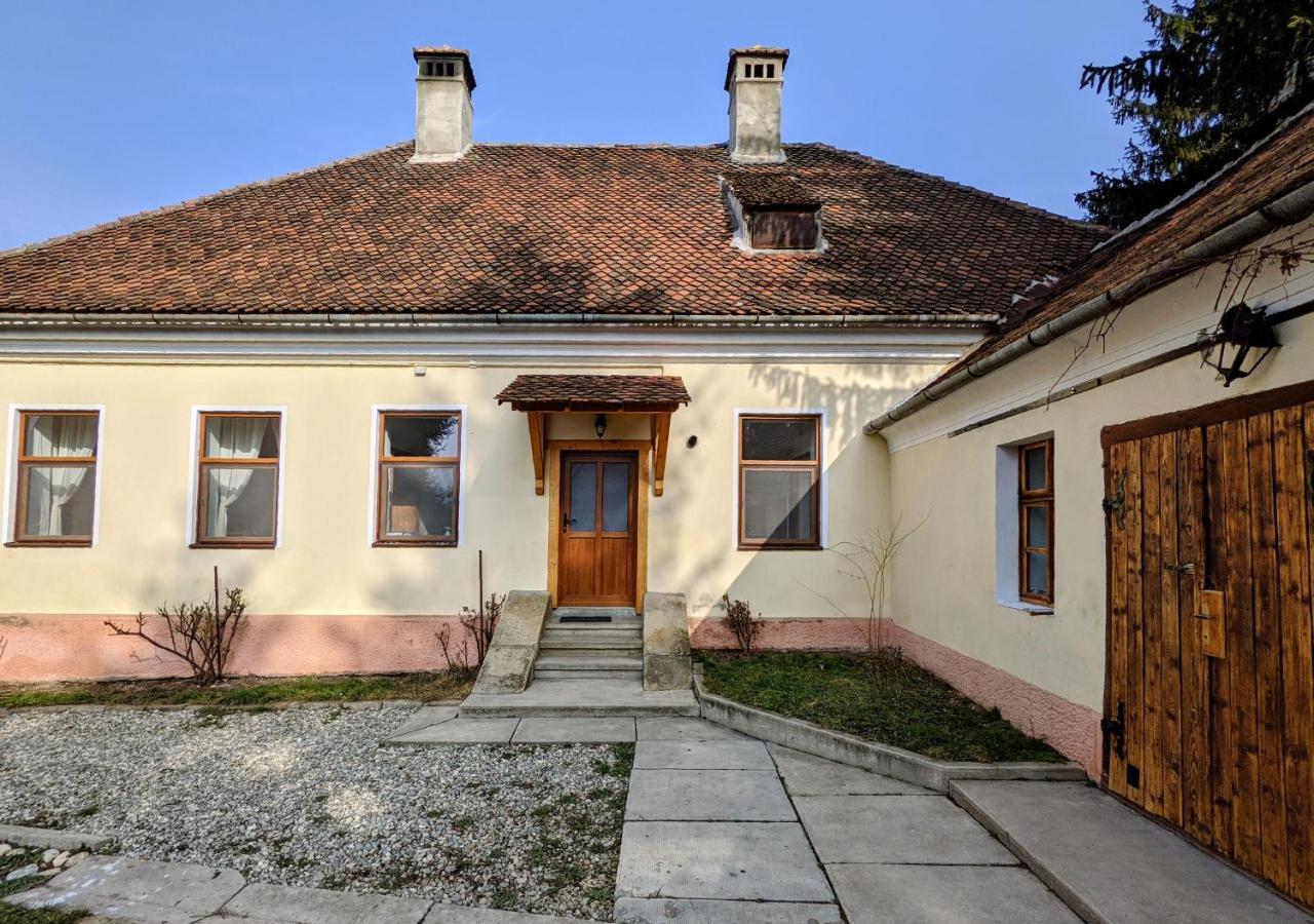 Gaestehaus Honigberg Next To The Fortified Church Of Hărman Dış mekan fotoğraf